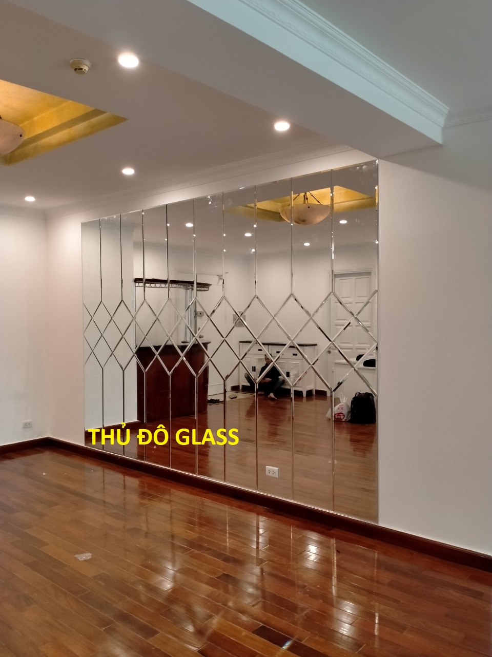 Gương ghép quả trám dán tường trang trí phòng khách - GƯƠNG TRANG TRÍ