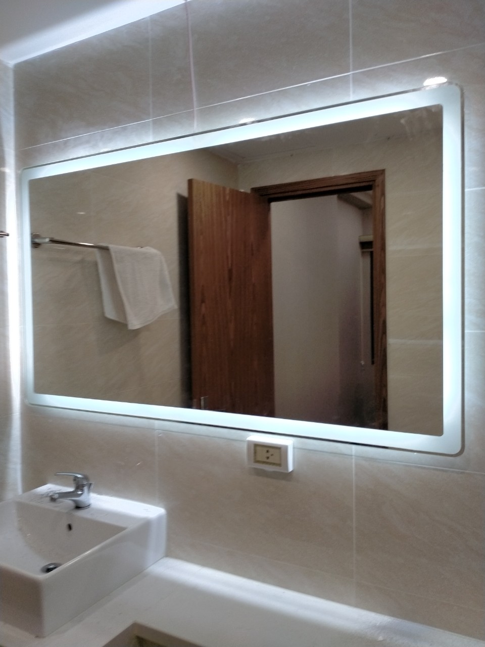Gương đèn led nhà tắm nhà vệ sinh