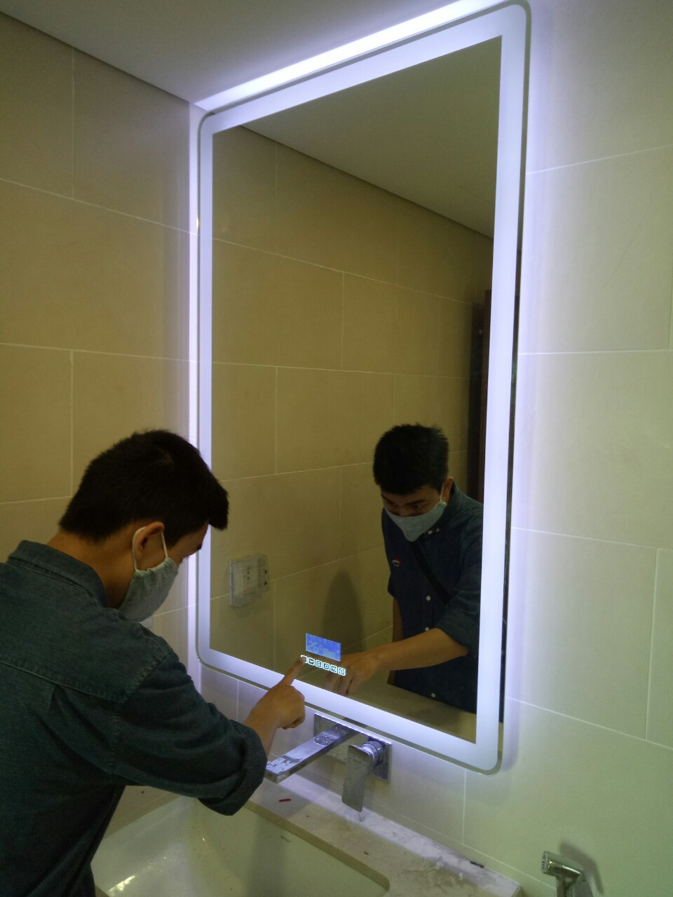 Gương đèn led treo nhà tắm phòng tắm cao cấp hiện đại