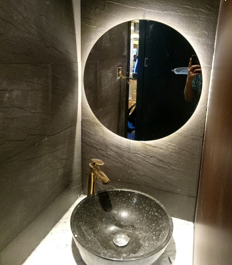 Gương tròn đèn led treo trong nhà tắm phòng tắm