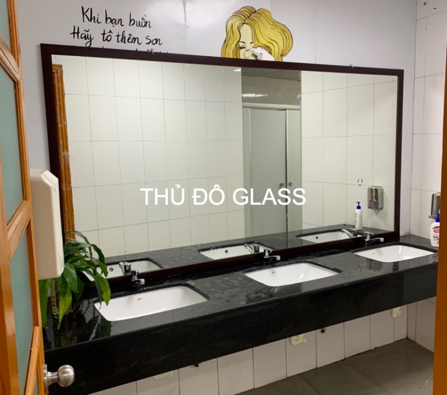 Gương nhà vệ sinh - gương Toilet - Gương WC treo tường khung gỗ nhựa giá rẻ